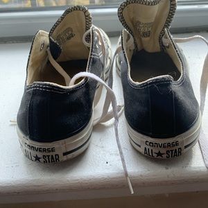 Classic converse low tops men’s 7.5, woman’s 9.5